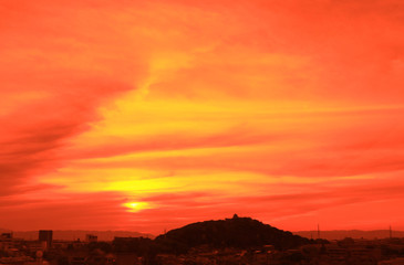 夕焼けの小牧山城