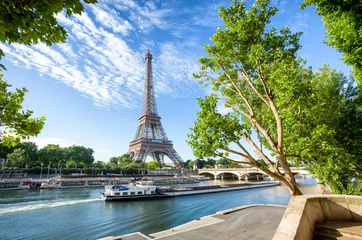 Fotobehang Parijs Seine in Parijs met Eiffeltoren in zonsopgangtijd