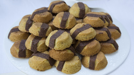 Dettaglio di biscotti fatti a mano e ripieni al cioccolato