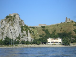 Naklejka premium Auf der Donau mit dem Schlauchboot