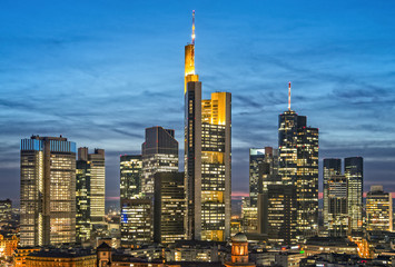 Fototapeta na wymiar Frankfurt Skyline am Abend