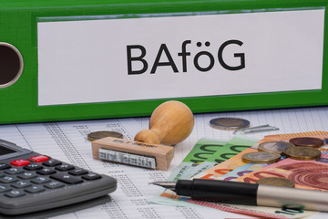 Aktenordner (grün) mit Beschriftung BAföG