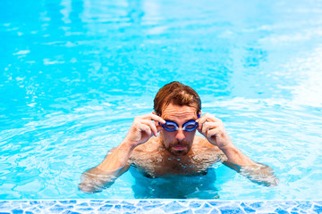 Fototapeta na wymiar Man swimming in an indoor swimming pool.