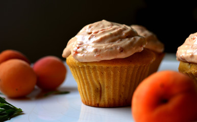 Apricot cupcake