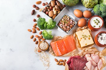 Keuken spatwand met foto Assortiment van gezonde eiwitbronnen en bodybuilding-voeding © aamulya