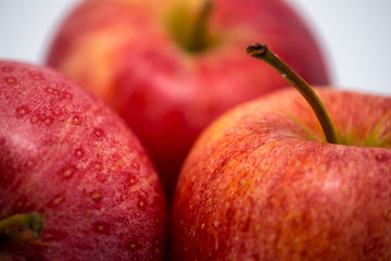 Nahaufnahme drei Äpfel