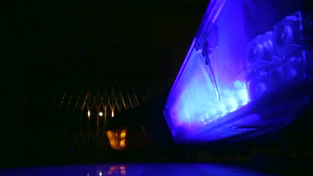 Luces Rotativas  encendidas en Coche de la Policia por la noche