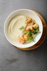 Cream soup with salmon