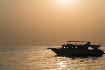 The yacht stands at the pier at dawn