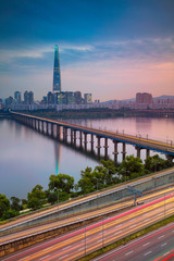 Obraz premium Seul. Cityscape obraz Seulu i rzeki Han podczas letniego zachodu słońca.