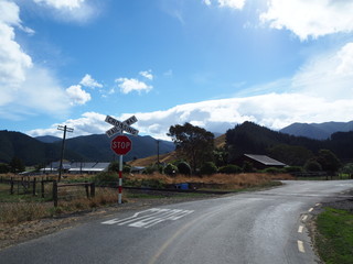 Bahnübergang in Landschaft, Neuseeland