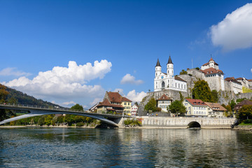 Fototapeta na wymiar Stadt am Fluss - Aarburg in der Schweiz im Kanton Solothurn 