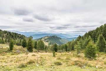 Obraz premium Auf dem Weg zur Platschhütte in Ramingstein, Lungau, Österreich