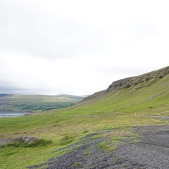 Landschaft am Hvalfj&ouml;r&eth;ur (Walfjord) in Islands S&uuml;d-Westen
