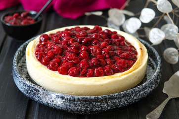 Cheesecake for agar-agar with cherries and almonds  