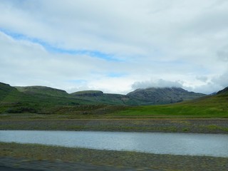 Fototapeta na wymiar Landschaft am Hvalfjörður (Walfjord) in Islands Süd-Westen