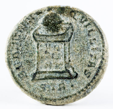 Ancient Roman copper coin of Emperor Constantine I Magnus. Reverse.