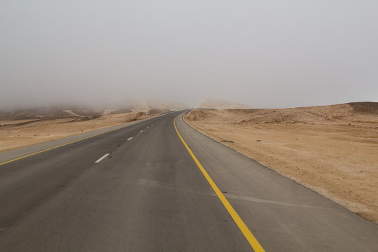 Oman Roadtrip: Low hanging clouds on the highway through the eastern Dhofar mountains