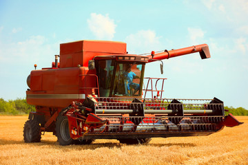 Obraz premium Combine harvester in field