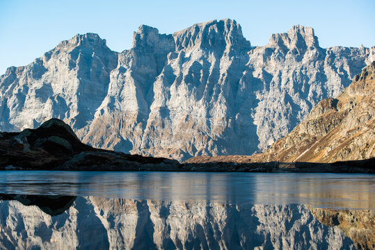Reflecting mountains