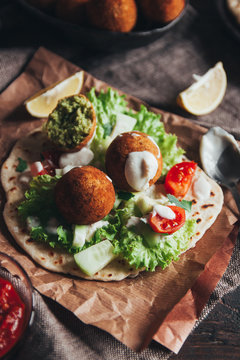 Taco with chickpea falafel and salad
