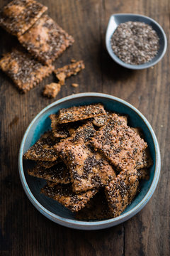 wholemeal crackers with chia seeds