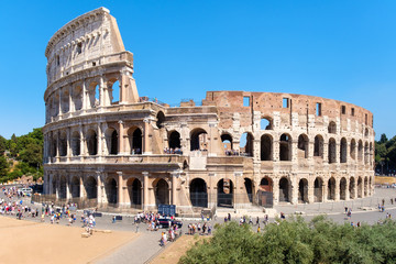 Fototapeta na wymiar The Colosseum in central Rome on a sunny summer day