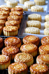 Doing moon cake, baking at home