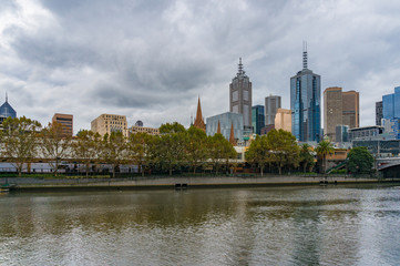 Fototapeta na wymiar Melbourne cityscape and Yarra river at autumn