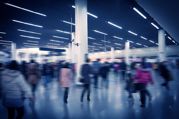 Subway platform on the flow of people