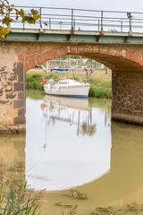 Cercles muraux Canal  pont sur le canal du Midi, France 