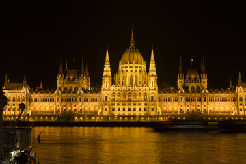 Fototapeta na wymiar Hungarian Parliament Building by night