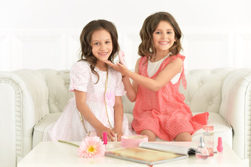 Obraz na płótnie Canvas little girls playing together