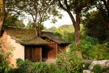 Fototapeta na wymiar Chinese old country house in the wood