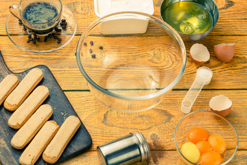 Photo savoyardi cookies on cutting board