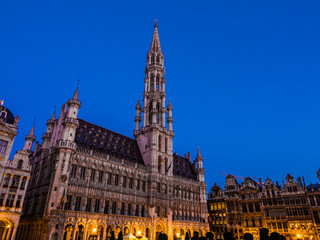 Fototapeta na wymiar BRUSSELS, BELGIUM - AUGUST 14, 2013: Early morning view of the Town Hall in the Grand Place of Brussels, Belgium.