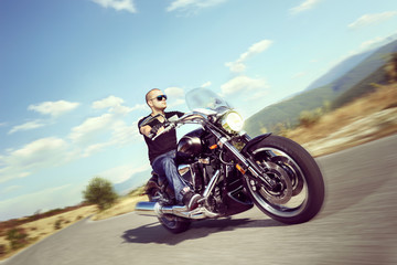 Fototapeta na wymiar Guy riding a motorcycle