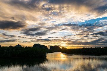 Naklejka premium Beautiful cloud and sunlight over mangrove forest