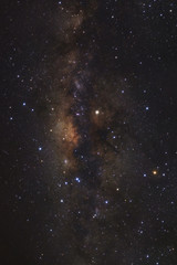 Obraz premium Milky way galaxy with stars and space dust in the universe, Long exposure photograph, with grain.