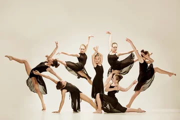Gordijnen De groep moderne balletdansers © master1305