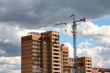 Fototapeta na wymiar a crane over the construction cite 