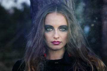 Naklejka premium portrait of a girl with bright make-up.
