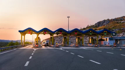 Foto op Plexiglas Cars passing through the toll gate on the motorway, vivid trabel © DarwelShots