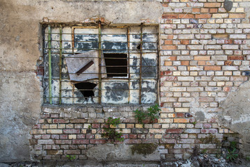 Defektes Fenster in Ruine