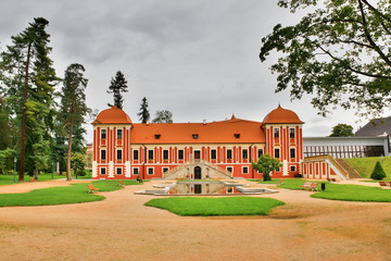 Obraz premium Ostrov nad Ohri, Czech republic - September 09, 2017: red historical building of Prince's Palace with lagoon in chateau park at beginning autumn