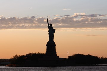 sfondo per cartolina con la Statua della Libertà a New York