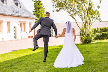 Fototapeta na wymiar bride and groom