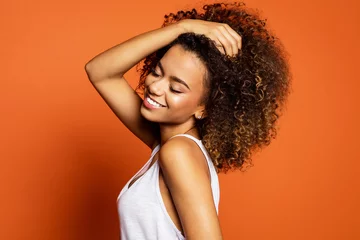 Poster Portrait of beautiful african american female model smiling © kiuikson