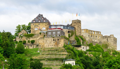 Fototapeta na wymiar Burg Rheinfels am Rhein Burgenweg reihntal