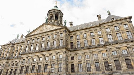 Fototapeta na wymiar Sehenswertes Gebäude in Amsterdam